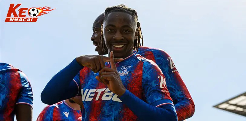 Eberechi Eze trong màu áo Crystal-Palace