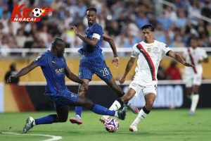 Man City có khởi đầu thuận lợi nhưng sai lầm chiến thuật